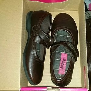 Girls shoes